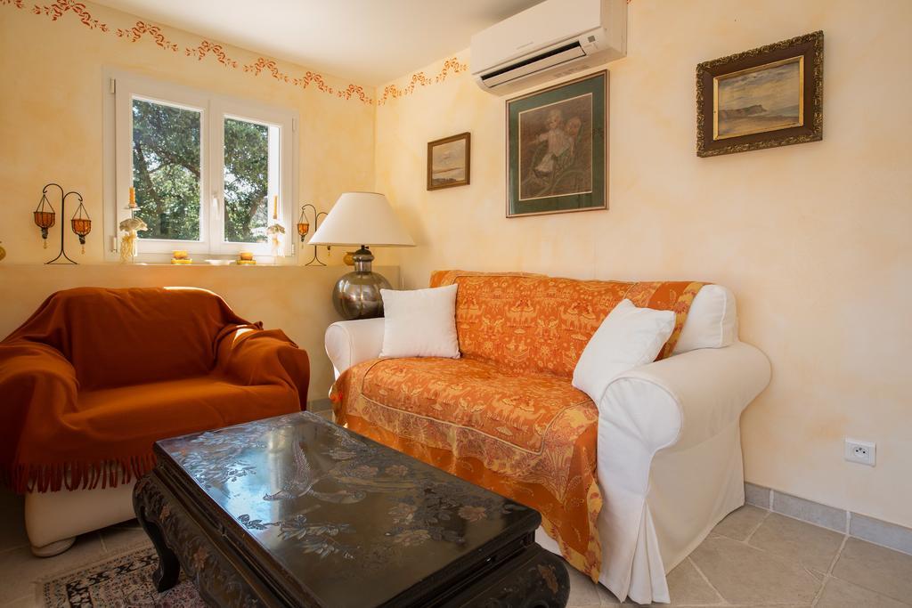 La Tarentane Hotel Grimaud Luaran gambar