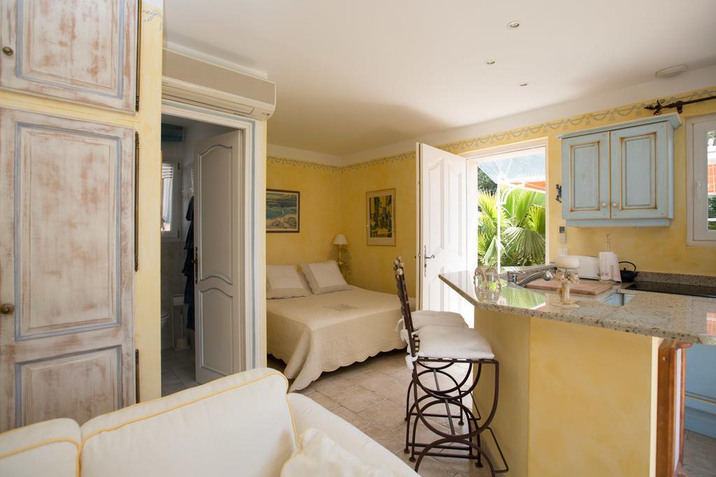 La Tarentane Hotel Grimaud Luaran gambar