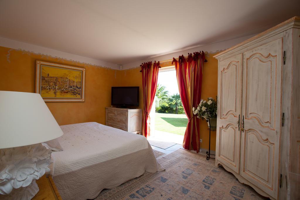 La Tarentane Hotel Grimaud Luaran gambar