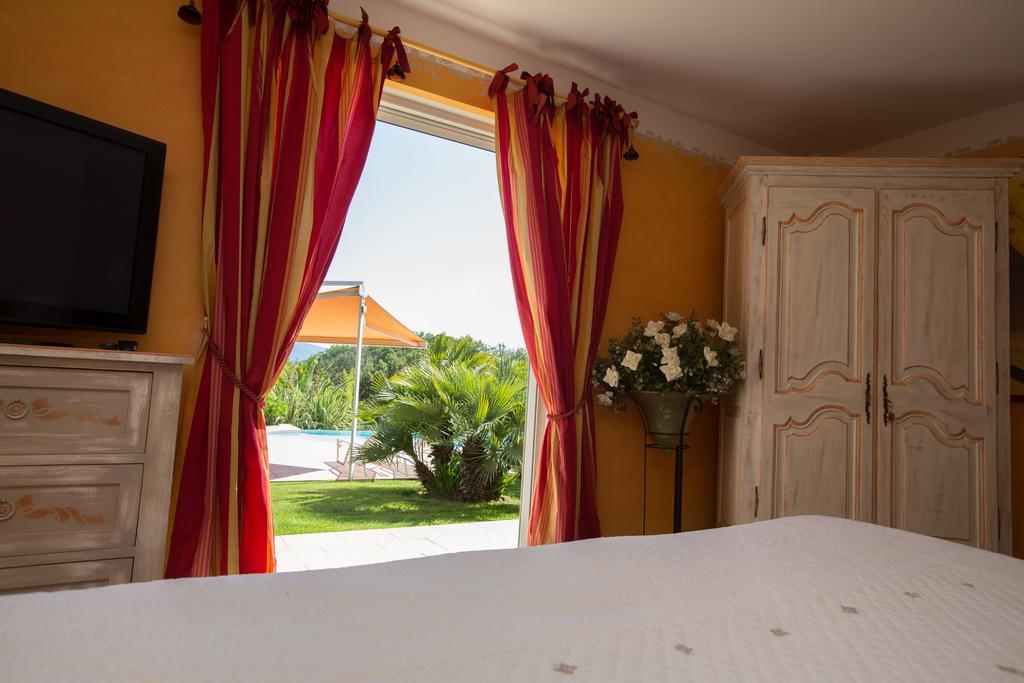 La Tarentane Hotel Grimaud Luaran gambar